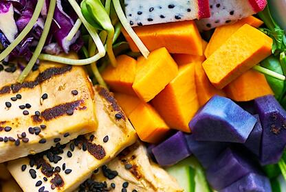 Bowl of chickpeas, quinoa, vegetables: some of plant-based protein sources