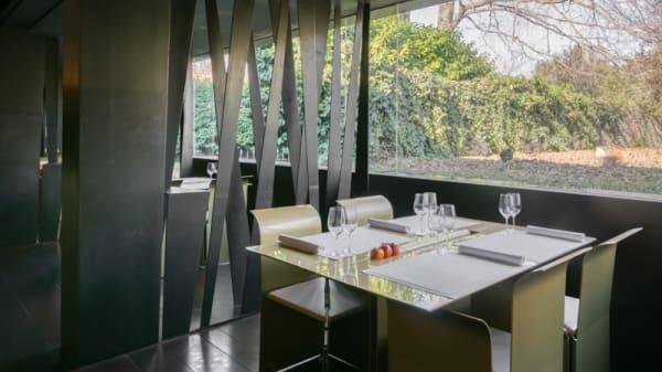 En Les Cols Restaurant, la chef Fina Puigdevall nos conquista con una cocina de carácter propio y con platos muy personales.