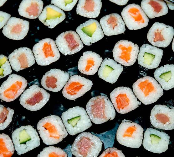‘Maki sushi’, ‘maki roll’ o ‘norimaki’ son algunas formas de denominar al tradicional maki.