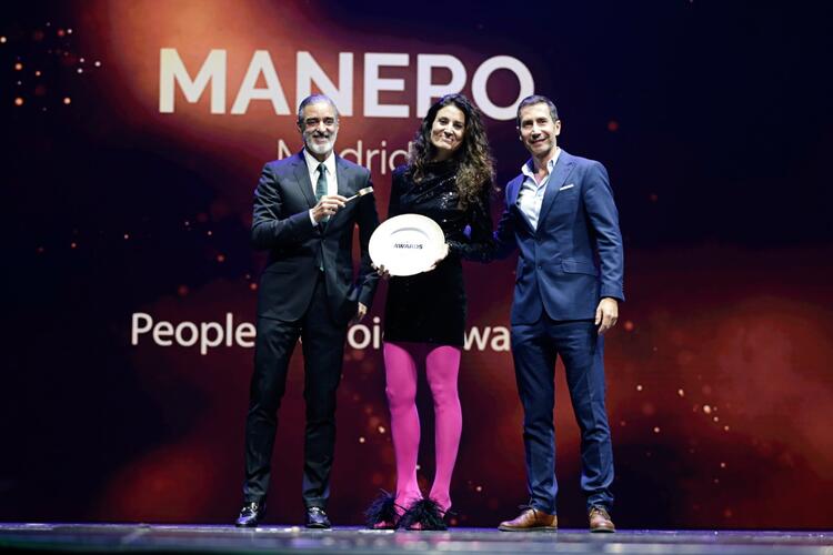 Entrega del People's Choice Award a Bar Manero, de Madrid