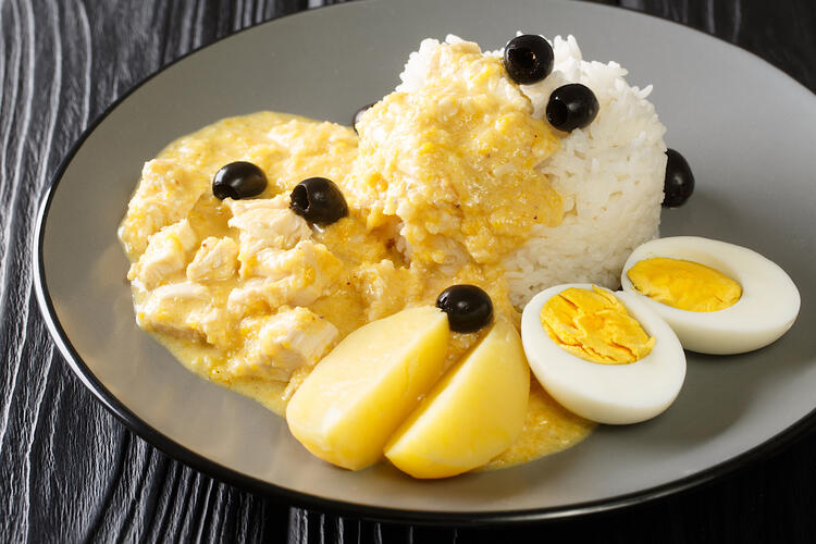 Potatoes in a fresh cheese sauce with egg yolk: combining Peruvian foods