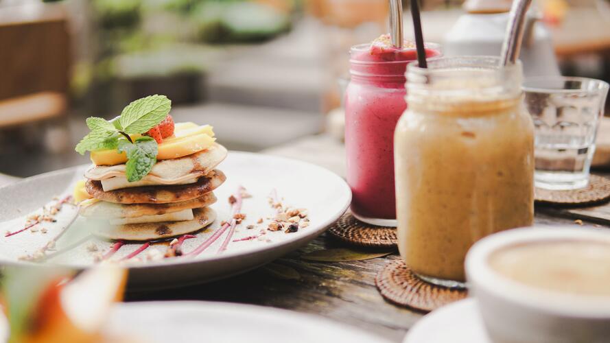 A breakfast at a restaurant smoothies, adapt to a smoothie diet
