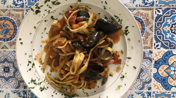 Lo Chef Consiglia scialatielli Amalfitani allo scoglio - La Taverna di Masaniello, Amalfi