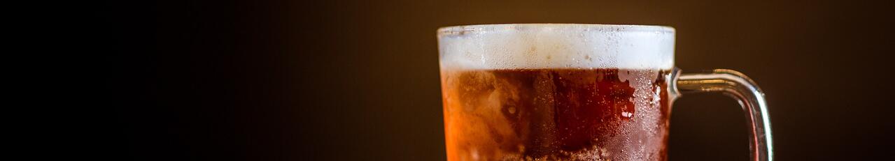 Un verre de bière IPA, avec sa mousse et bien fraiche