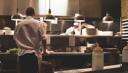 ¿Cómo organizar y ordenar un restaurante?